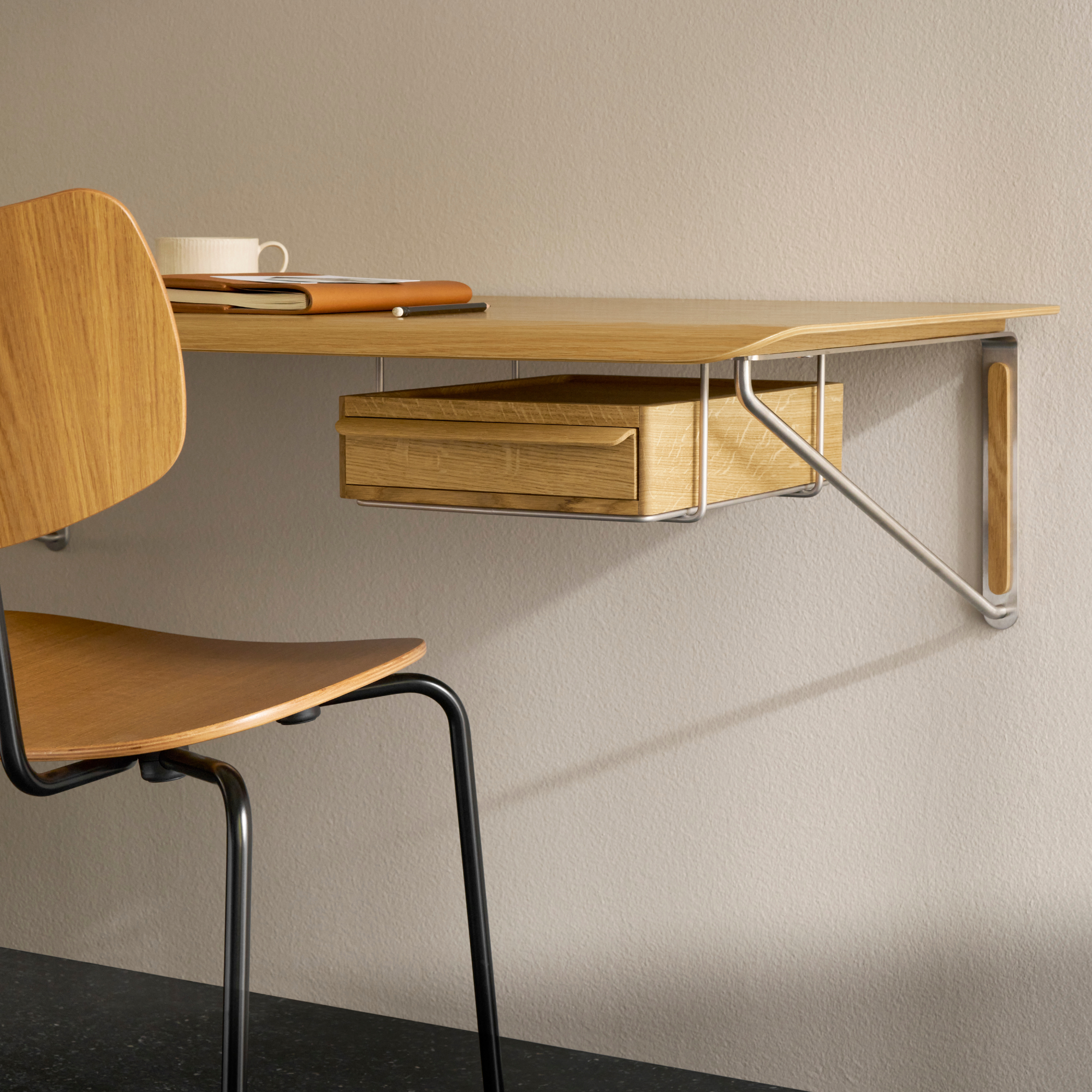 Anker Bak AB019 vægskrivebord m. AB020D skuffemodul