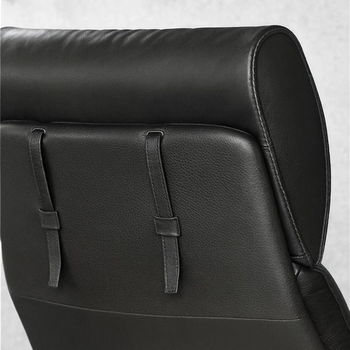 Berg Furniture Nasa lænestol i Berg Soft læder, set fra siden