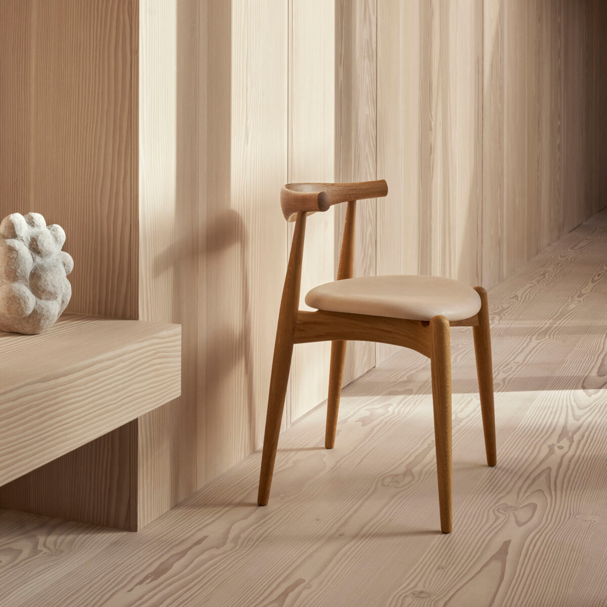 Hans J. Wegner CH20 Elbow stol - Eg m. læder sæde