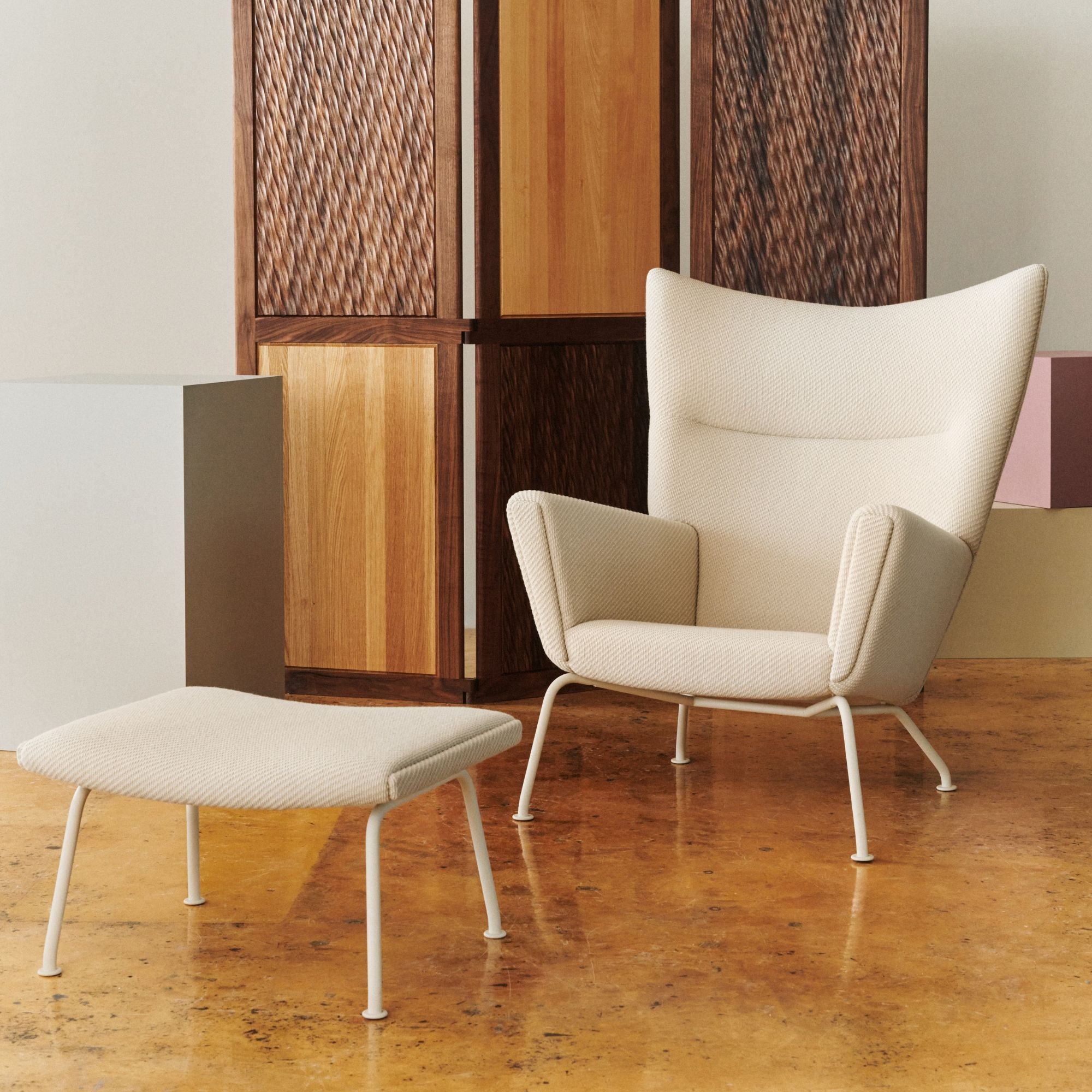 CH445 Wing Chair | Umi stof