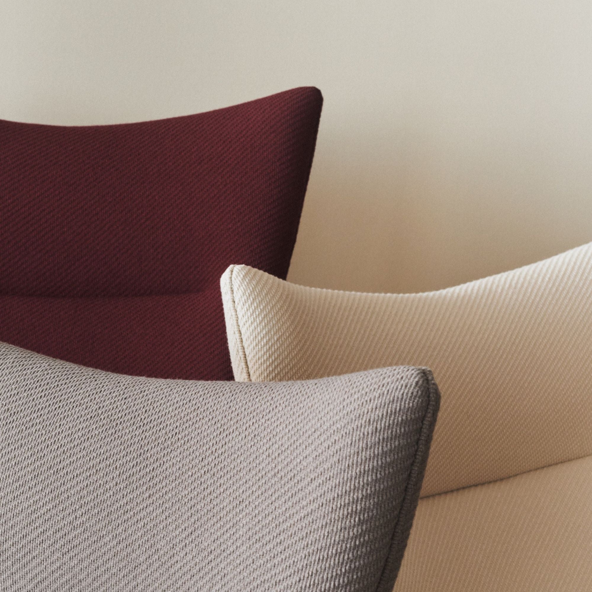 CH445 Wing Chair | Umi stof