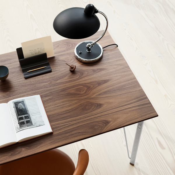 Arne Jacobsen FH3605 skrivebord - Ask/valnød