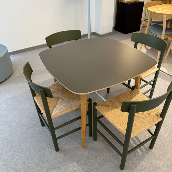 Haslev Symphony 86 spisebord m. 2 tillægsplader - Udstillingsmodel