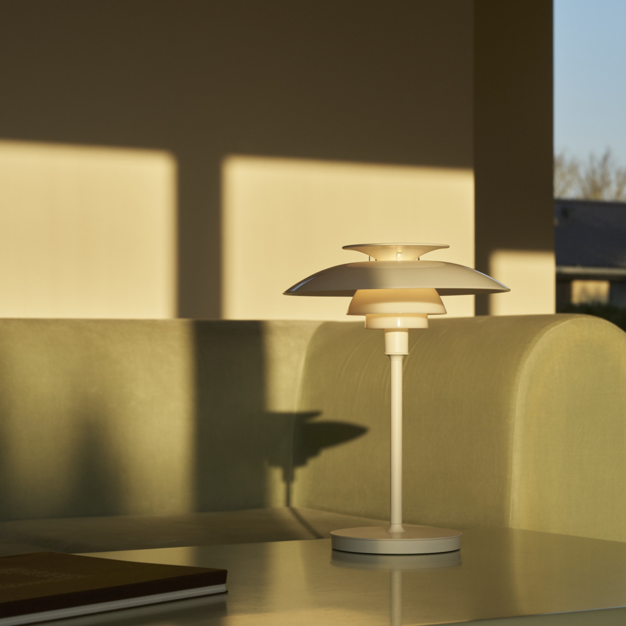 Louis Poulsen PH 80 Portable bordlampe - Opal white/white