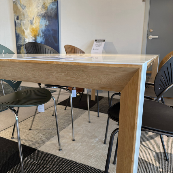 GM7720 spisebord -  Udstillingsmodel