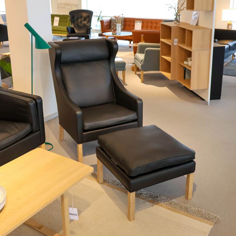 Børge Mogensen Øreklapstol med fodskammel - Læder - Udstillingsmodel