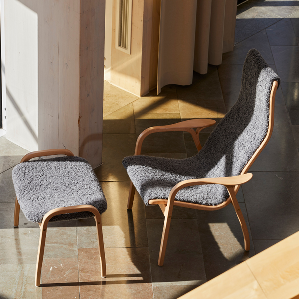 Swedese Lamino lænestol med fodskammel - Eg/bøg