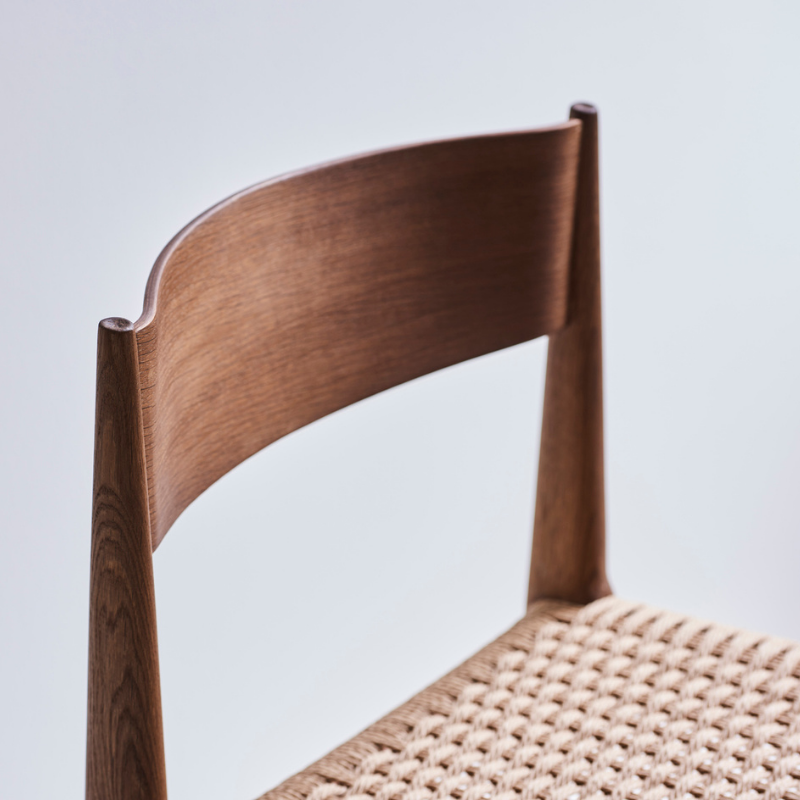 Dk3 PIA spisestuestole - Eg/valnød