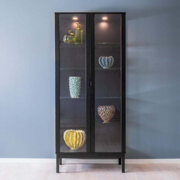Klim Furniture V502 vitrineskab - eg/valnød